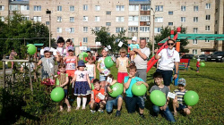 ПРАЗДНИК ДВОРА, ВЕСЕЛИТСЯ ДЕТВОРА 