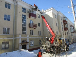 Продолжается очистка дворов и  кровель  от  снега и наледи